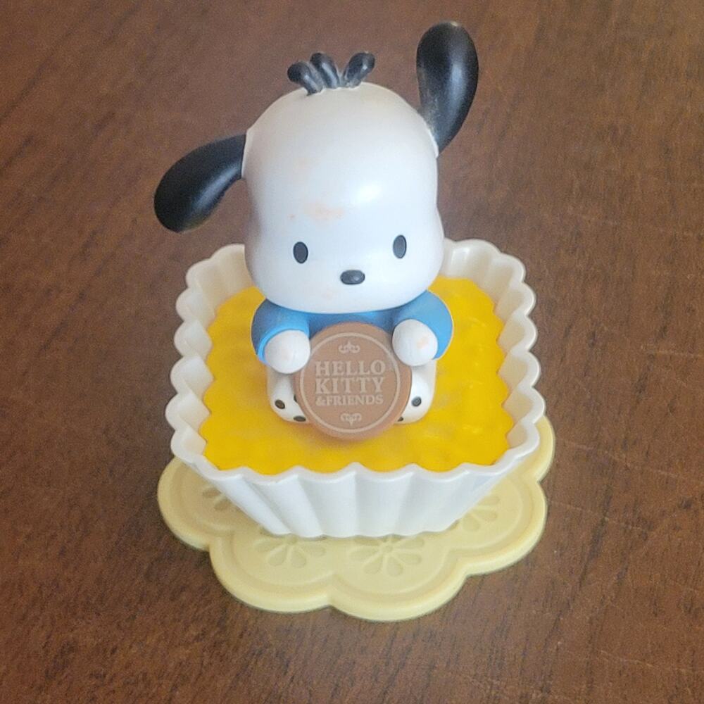 Sanrio Characters Nakayoshi Memories Tea Party Pochacco Hello Kitty Figure